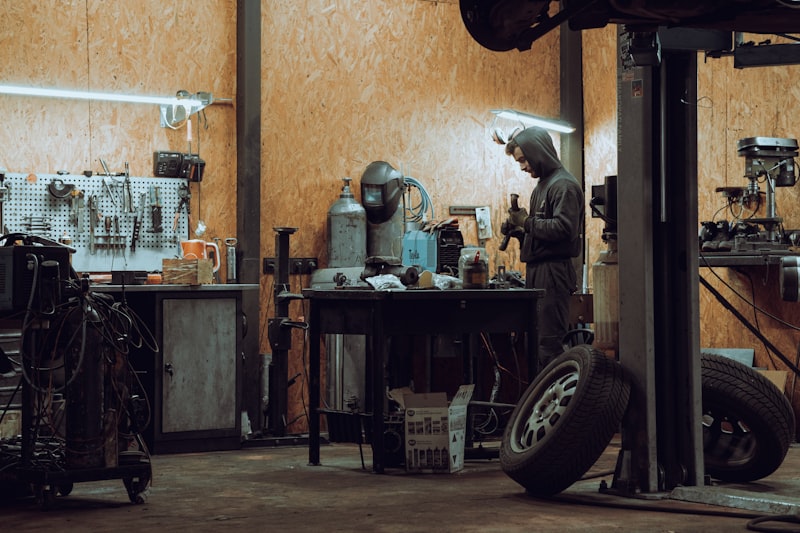 Mechanical repair work in workshop
